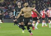 محمد صلاح يحقق رقما سلبيا "غريبا" بسبب خلع قميصه