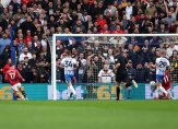 الفيديو بطل التحكيم في مباراتي مانشستر