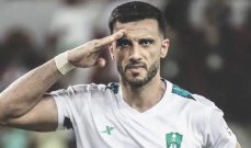 عمر السومة يرتدي قميص الاهلي السعودي مجددا