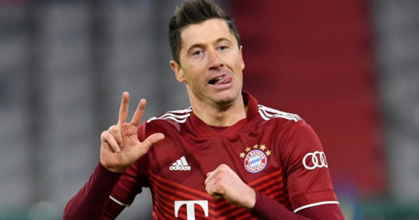 Evening briefing: Bayern turn down Lewandowski’s second Barcelona offer, Mane reminisces about his memories with fellow villagers, and Pogba threatens United