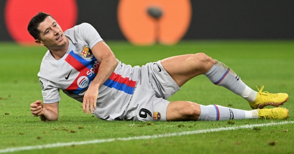 Lewandowski addresses fans after loss to Bayern