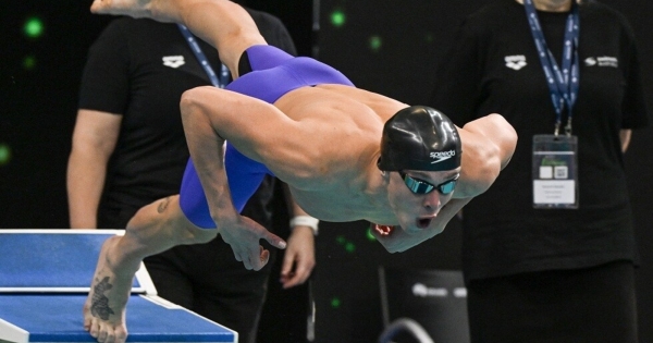 Australian swimmer Staplety-Cook broke the world record in the 200m breaststroke.