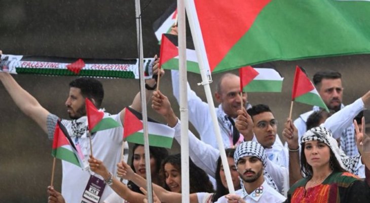 قارب وفد فلسطين يحظى بحفاوة كبيرة في حفل افتتاح أولمبياد باريس 2024