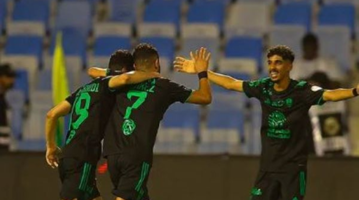 دوري روشن السعودي: رياض محرز يشارك بفوز الاهلي على الخليج