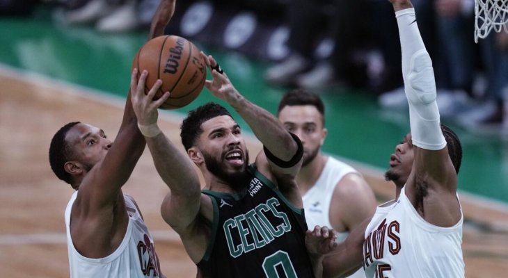 NBA: بوسطن يحجز مكانه في النهائي الشرقي ودالاس على بعد خطوة من النهائي الغربي