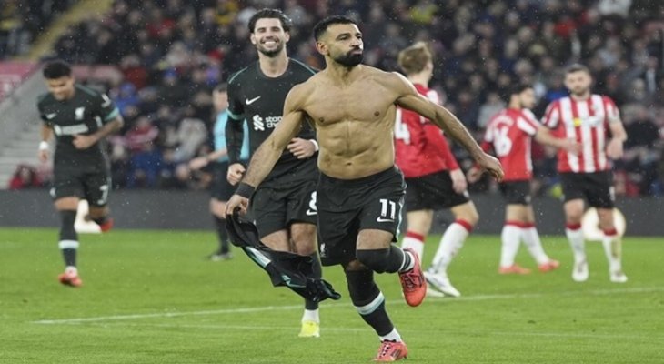 محمد صلاح يحقق رقما سلبيا "غريبا" بسبب خلع قميصه