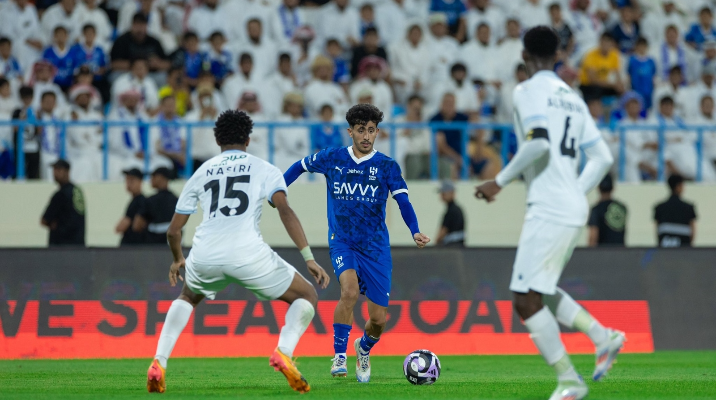 دوري روشن السعودي: الهلال يضرب بثلاثية وخسارة الشباب