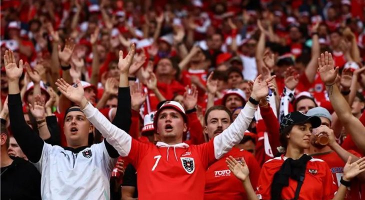 تحقيق الماني في هتافات عنصرية لجماهير النمسا في مباراة تركيا