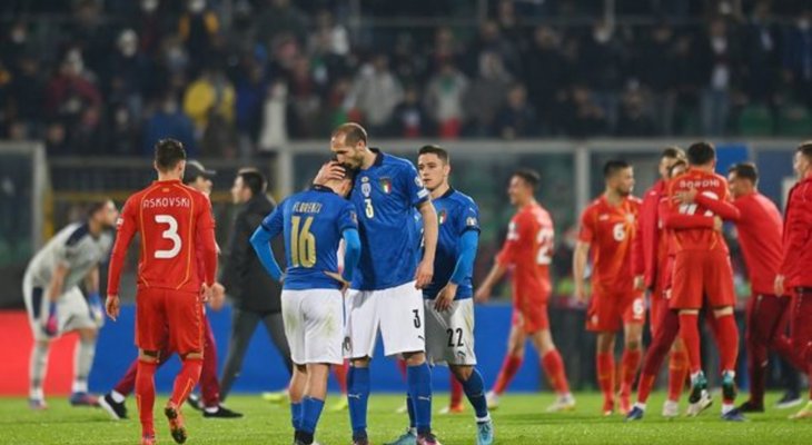 آذار: ايطاليا مصر والجزائر خارج كأس العالم، برشلونة يُقهر الريال في الكلاسيكو، سان جيرمان خارج دوري الأبطال وانطلاقة نارية لفيراري في الفورمولا وان