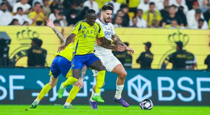 الحكم الالماني انقذ قمة الهلال والنصر